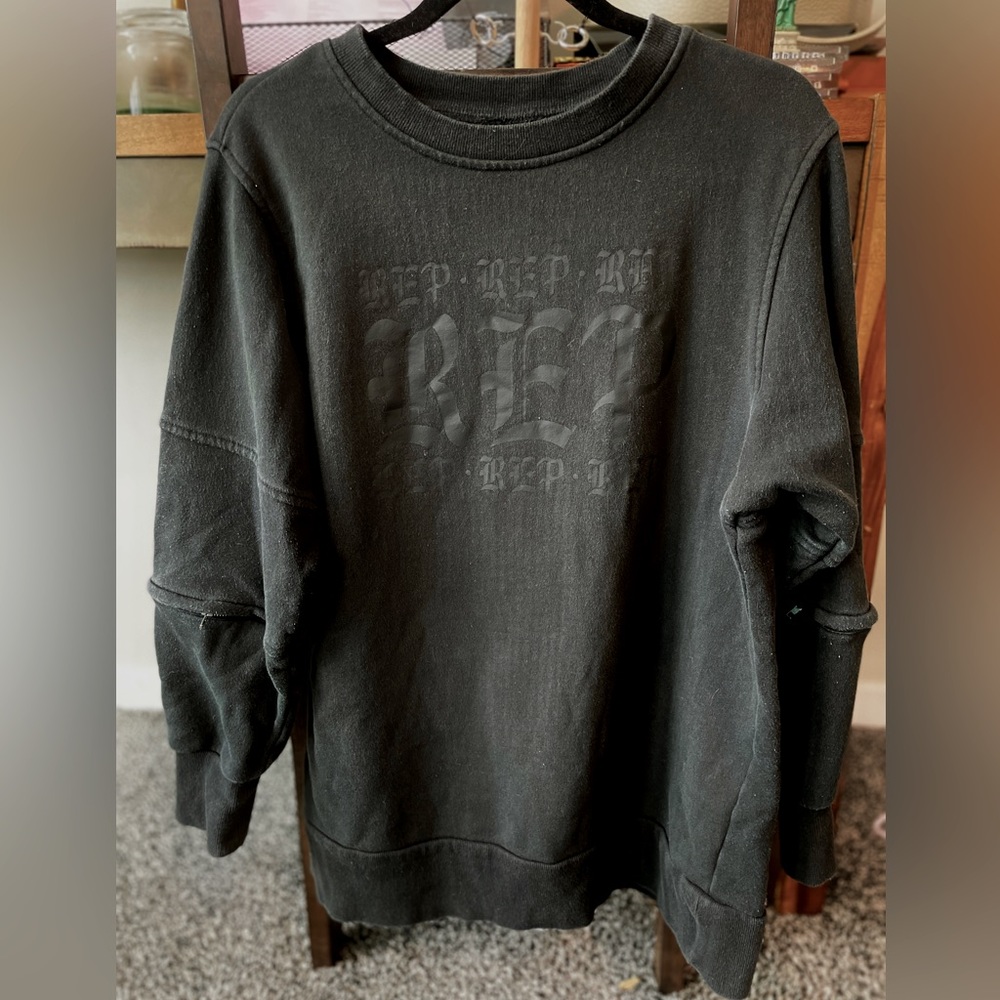 Reputation Oversized Crewneck